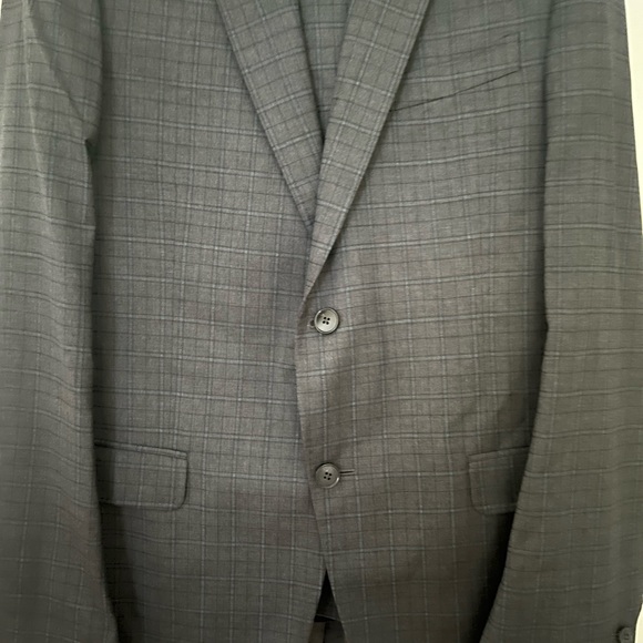 Beautiful Gucci suite sz.42 worn twice - Picture 5 of 10